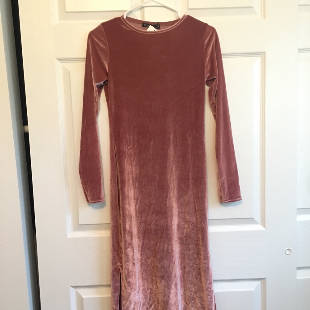 Boohoo blush velvet dress